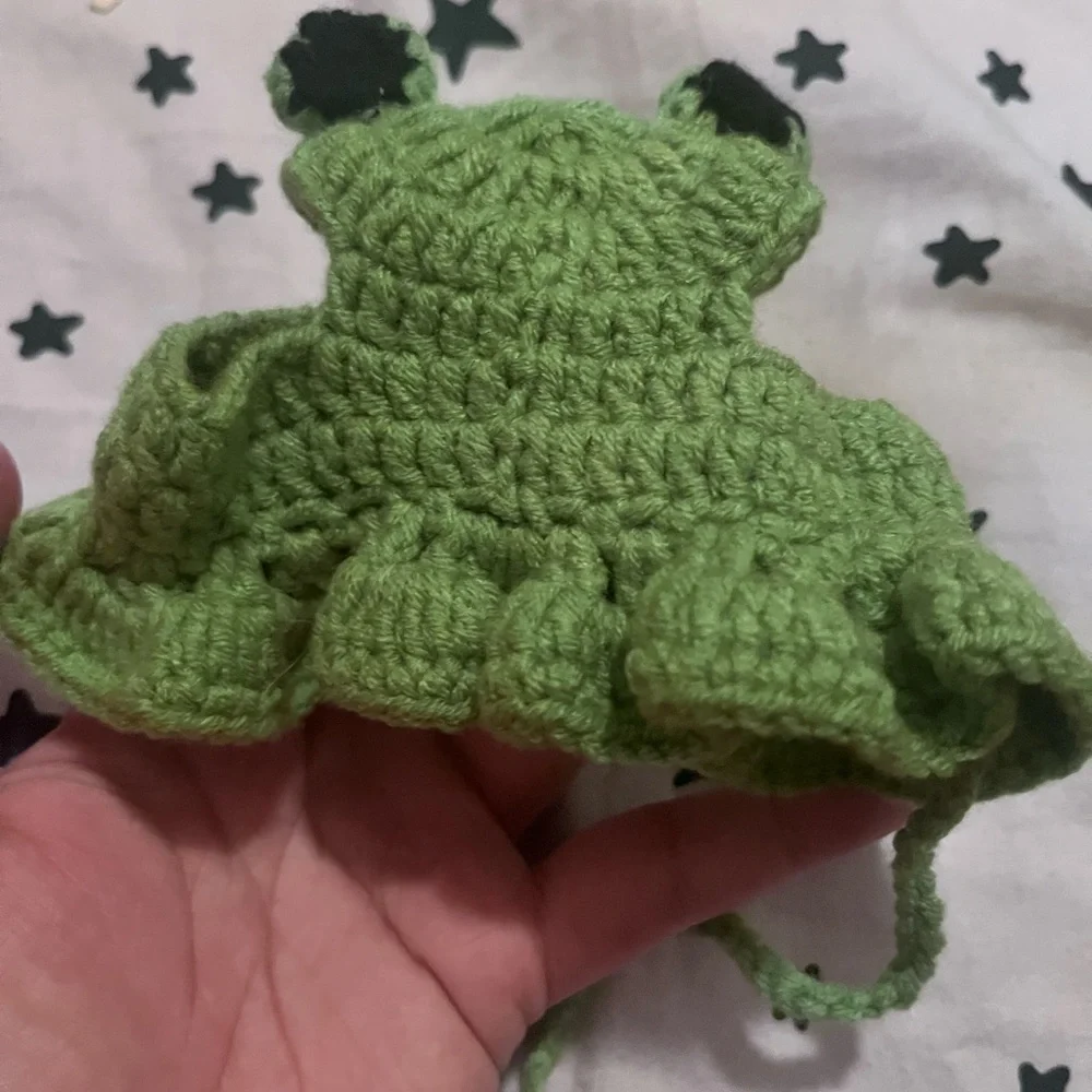 Frog hat